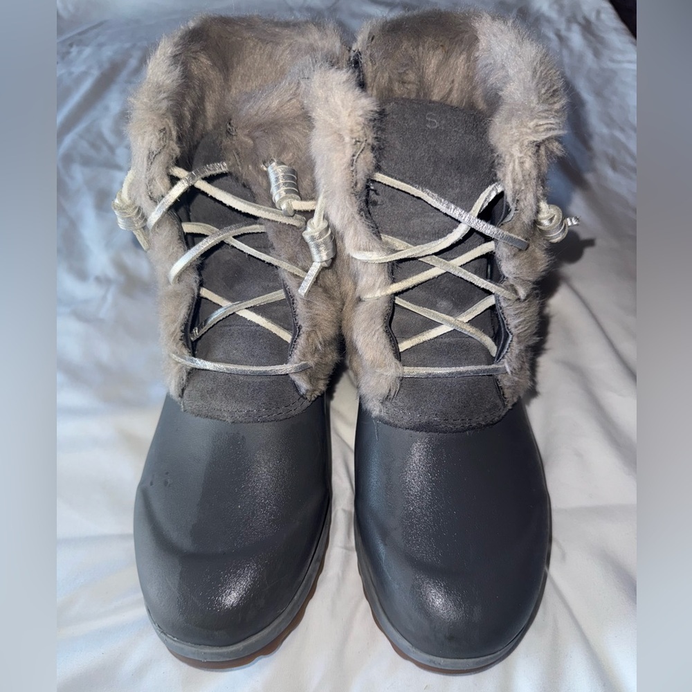 Sperry women's boots size 7 light beige used in good condition